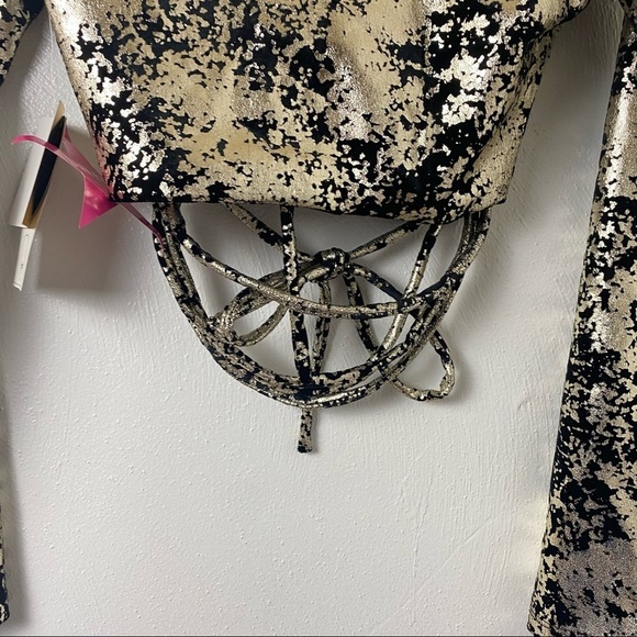 NWT. Meraki (Urban Outfitters ) Young Comtemporary Top. Gold and Black. Sz M - Picture 8 of 14
